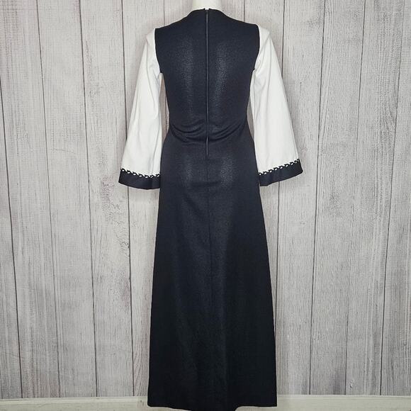VTG Monochromatic Black & White Flare Sleeve Volup Maxi Dress - Picture 5 of 6